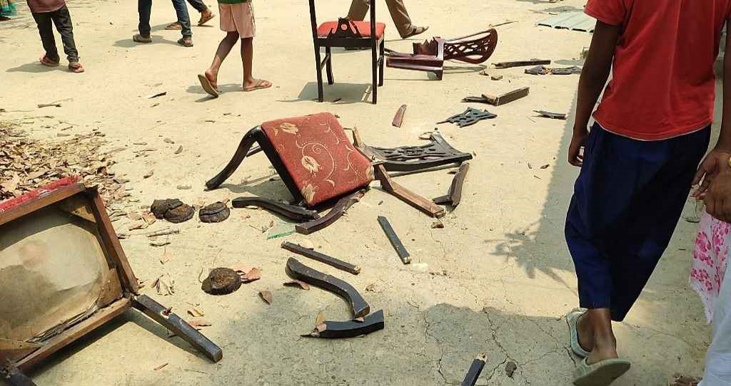 নড়াইলে ঈদের রাতে ১০ বাড়িতে হামলা, ভাঙচুর-লুটপাটের অভিযোগ